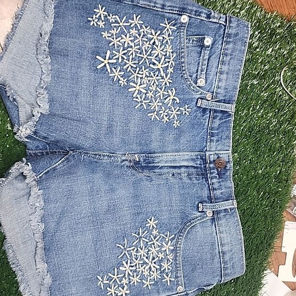 GAP 1969 Original Best Girlfriend Short with Embroidered Floral Front - Picture 2 of 5
